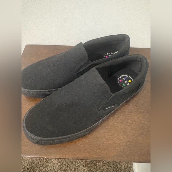 Maui and Sons Classic Black Loafers . NWOT - Picture 1 of 7